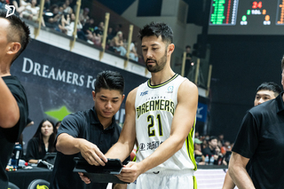 夢想家簡浩退役賽攻11分　感謝球迷會做好總教練