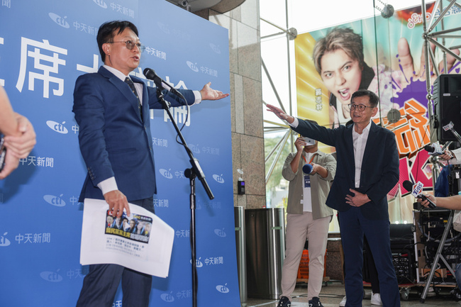 不滿未受邀黨主席辯論　卓伯源批媒體封殺 | 華視新聞