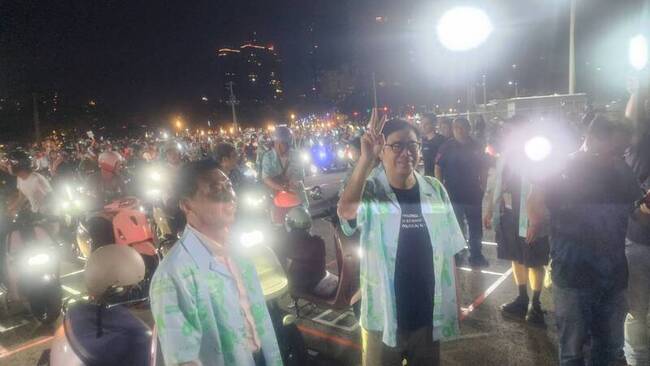 Gogoro夜行活動南下高雄　千輛機車馳騁港邊夜騎 | 華視新聞