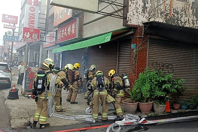 台南永康透天厝冒火煙　1女疑嗆傷送醫 | 華視新聞