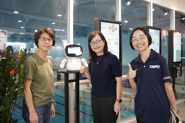 北市南港運動中心重新開幕　設AI機器人回答問題 | 華視新聞