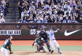 拿林哲瑄球棒開轟　陳真忍不住眼淚直呼不可思議