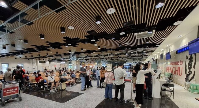 樺加沙進逼澎湖空中交通也停航　近1800人受影響 | 華視新聞