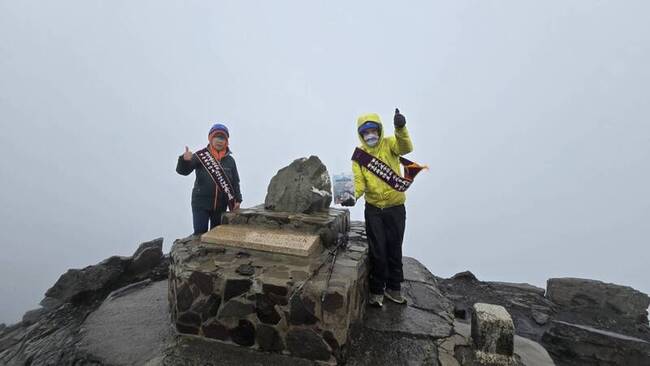 厄瓜多義肢登山勇士獲熱愛生命獎章　攀登台灣最高峰 | 華視新聞