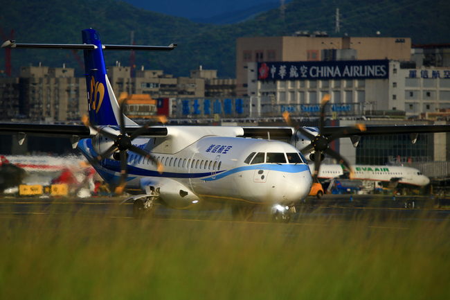 颱風樺加沙致海空停航　澎縣協調23日加開台北航線 | 華視新聞