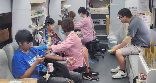 獅子會發起捐血車開進澎湖科大  學生挽袖捐熱血 | 華視新聞