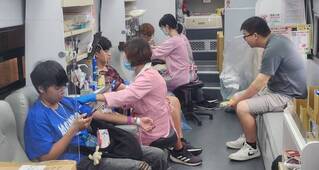 獅子會發起捐血車開進澎湖科大  學生挽袖捐熱血