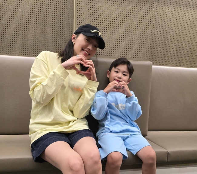 蔡思韵韓國電影演出  苦練韓語手語挑戰聽障者 | 華視新聞