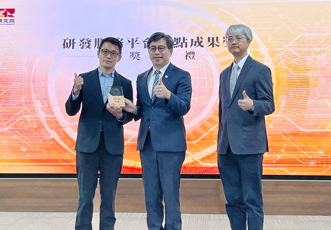 國研院頒研發服務平台亮點成果獎 陽明交大團隊特優 | 華視新聞