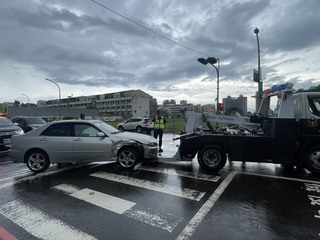 攜毒駕車擦撞3汽機車釀2傷　南警逮人送辦