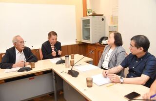 鍾東錦拜會主計長　盼苗縣財力分級合理訂緩衝期