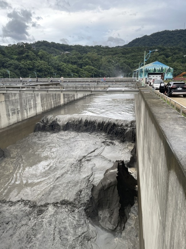 颱風樺加沙降雨豐沛　石門水庫啟動沖淤作業 | 華視新聞