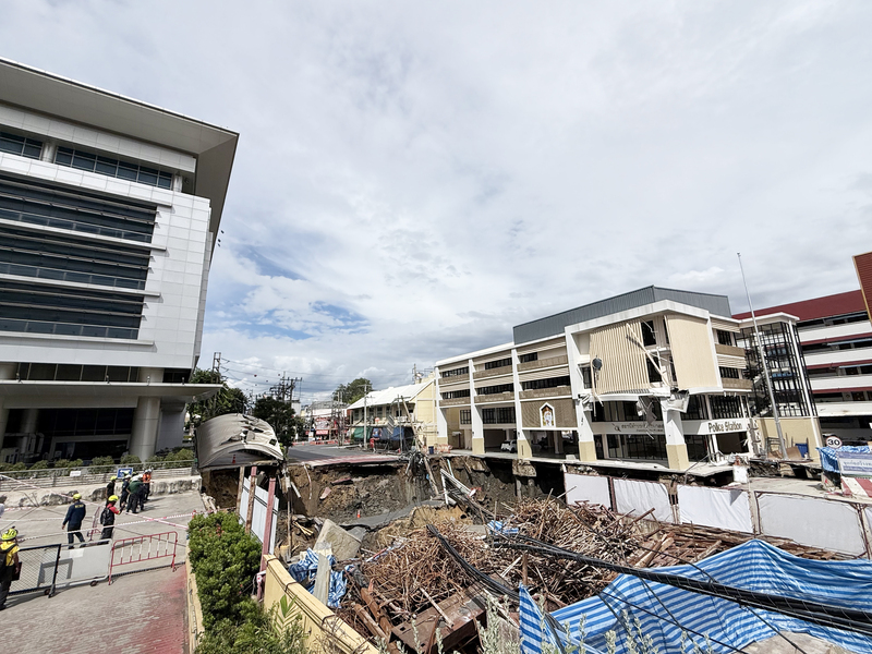 泰國曼谷巨大天坑