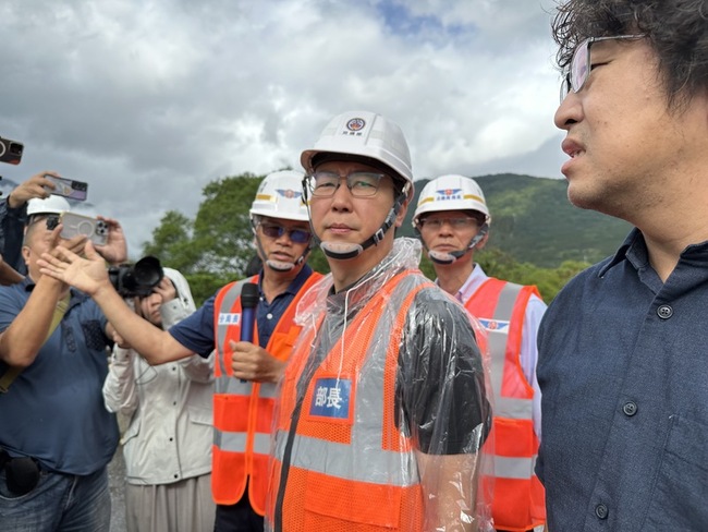 馬太鞍溪橋沖斷  陳世凱：10/15前涵管便橋先應急 | 華視新聞