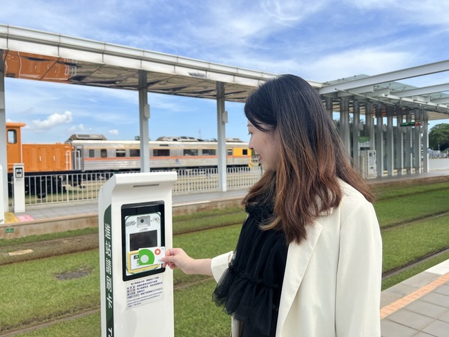 高雄購買第200萬套TPASS市民  享1年免費搭乘 | 華視新聞