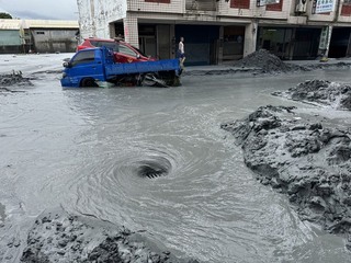 堰塞湖溢流釀災　光復鄉攤商財損慘消防也成受災戶