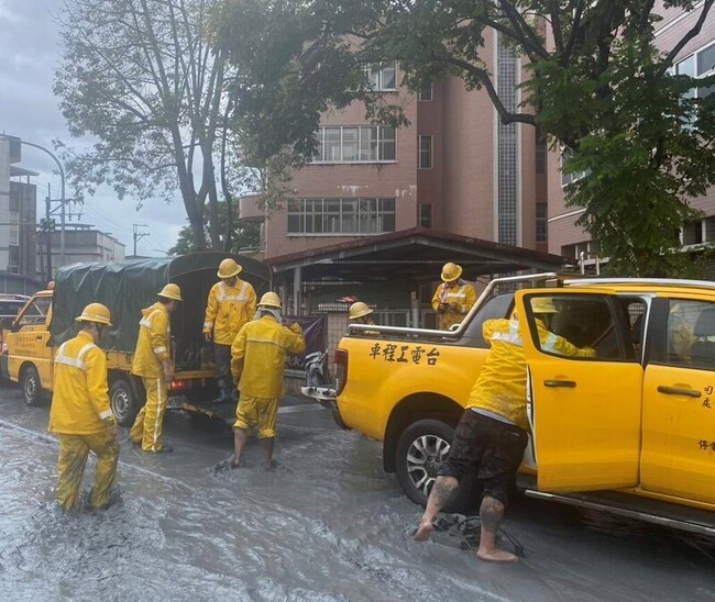 台電：積水、泥濘影響搶修　花蓮有95戶仍停電 | 華視新聞