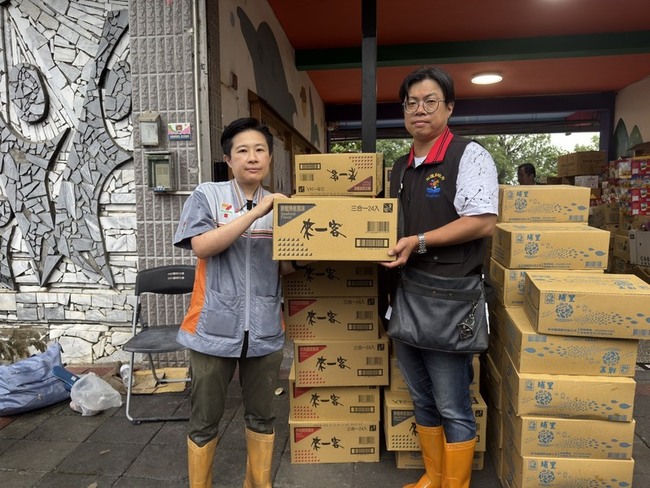 三大零售通路總動員　送物資募款支援花蓮災民 | 華視新聞