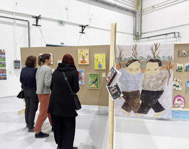 台灣藝術家作品登捷克插畫藝術節　細膩探討脆弱面貌 | 華視新聞