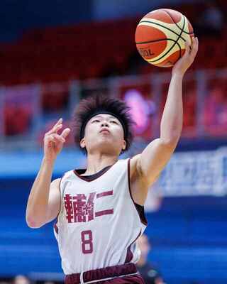 登峰造極青年籃球賽　輔大射手林哲宇率隊奪首勝