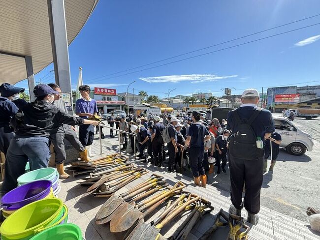 馬太鞍溪堰塞湖溢流災情  慈濟動員深入災區清掃 | 華視新聞
