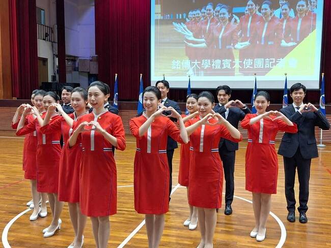 銘傳禮賓大使連41年服務國慶　強化久站跑走訓練 | 華視新聞