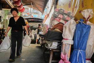 屏東募物資　搬家公司偕原鄉青年趕車夜奔花蓮送暖