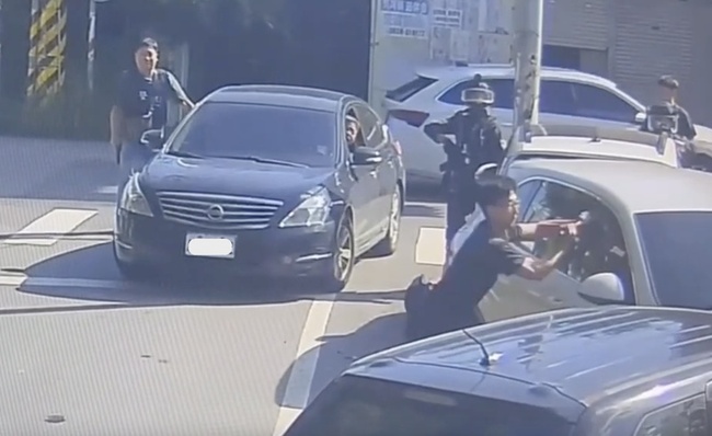 竹市街頭警連開10多槍　嫌犯拒捕衝撞逃逸 | 華視新聞