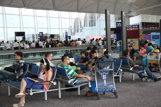 香港下月起豁免機場部分中轉旅客離境稅