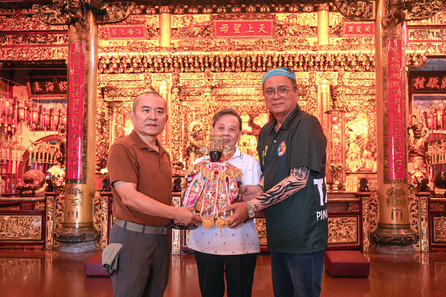 慈鳳宮號召信徒揹媽祖上北大武　將登屏東聖山 | 華視新聞