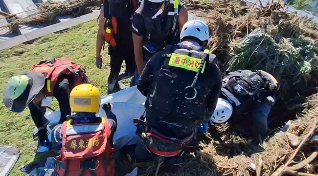 台中特搜隊馳援花蓮救出13人　第5作戰區投入復原 | 華視新聞