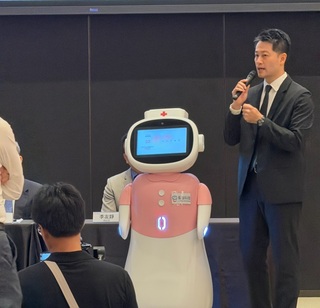 長聯科技生成式AI照護機器人亮相　期盼明年第1季量產