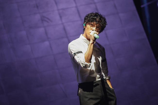 盧廣仲重返TICC開唱　秀開嗓妙招笑翻歌迷 | 華視新聞