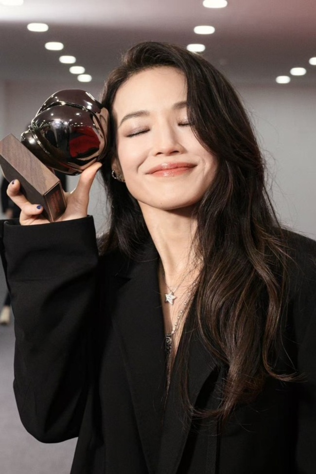 舒淇奪釜山影展導演獎  李遠為電影工作者打氣 | 華視新聞