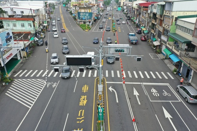 連假人潮　台1線調撥車道、琉球船班機動加班開 | 華視新聞