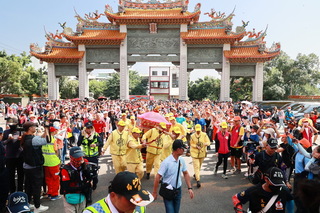 南投市展開2天三神贊境　信眾簇擁熱情跟隨