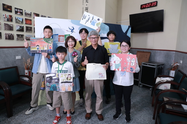 學生圖畫書創作獎 描繪家庭互動、祖孫情感奪特優 | 華視新聞