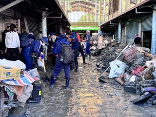 數千「鏟子超人」響應慈濟　眾人齊力清淤打開家門