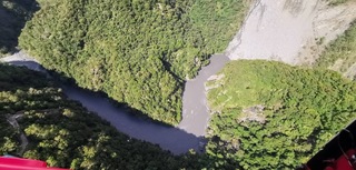 南橫路基坍方土石落溪 林保署：無形成堰塞湖