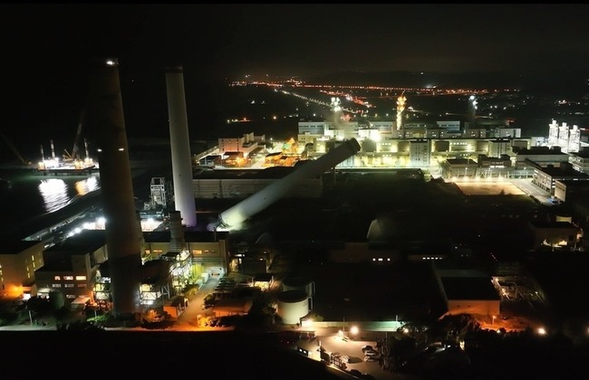 苗栗通霄電廠4號煙囪放倒拆除　民眾記錄歷史畫面 | 華視新聞