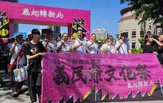 新北義民祭　侯友宜挑擔奉飯盼客家文化代代傳承