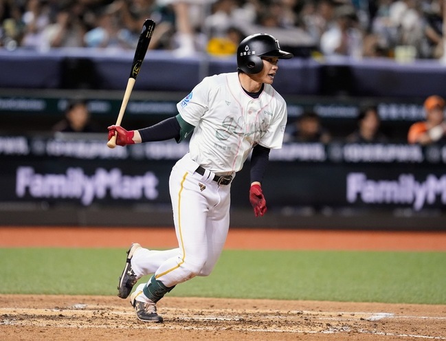 王博玄體重掉揮棒有點不協調　盼有機會再拚個人獎 | 華視新聞