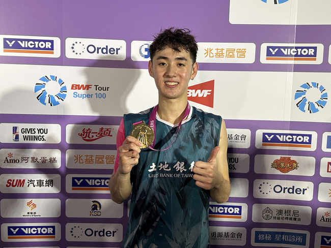 高雄羽球大師賽王柏崴逆轉秀  首奪超級100冠軍 | 華視新聞