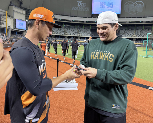 高志綱出書盼讓大家了解捕手　張肇元求簽名 | 華視新聞