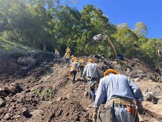 台電人員徒步入山搶修  台東利稻、霧鹿村復電