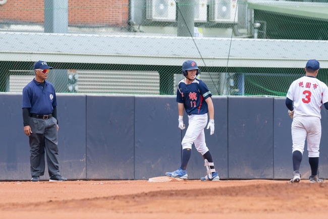 桃園盃平鎮劉桓宇打擊佳　面帶笑容上場紓壓 | 華視新聞