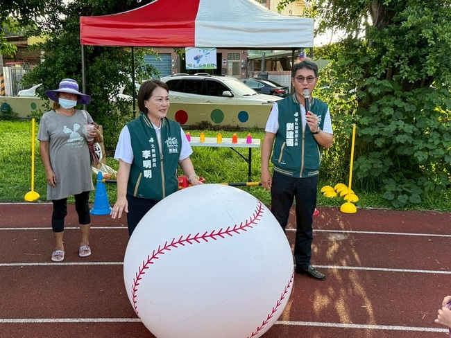 為花蓮災民募資募物　立委劉建國捐出1個月所得 | 華視新聞