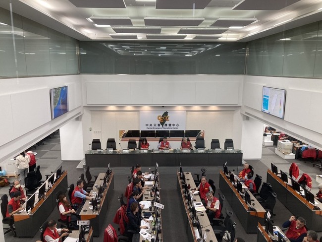 火車站現志工返鄉潮　花蓮災區維持紅色警戒 | 華視新聞