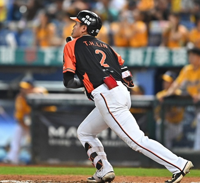 林子豪、林安可開轟助獅勝　兄弟下半季封王降至M2 | 華視新聞