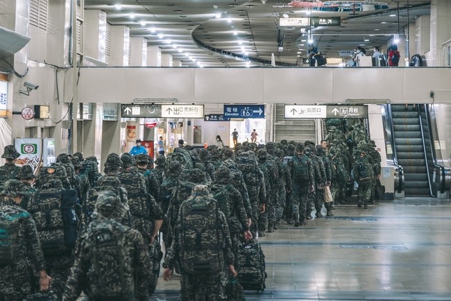 國軍三、五戰區增派1050名官兵 挺進花蓮救災 | 華視新聞